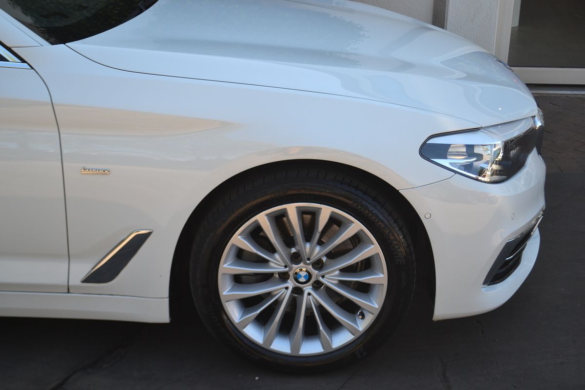 2018 BMW 5 Series 520i Luxury Line G30