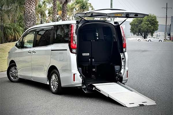 2016 Toyota Esquire Welcab ZRR80