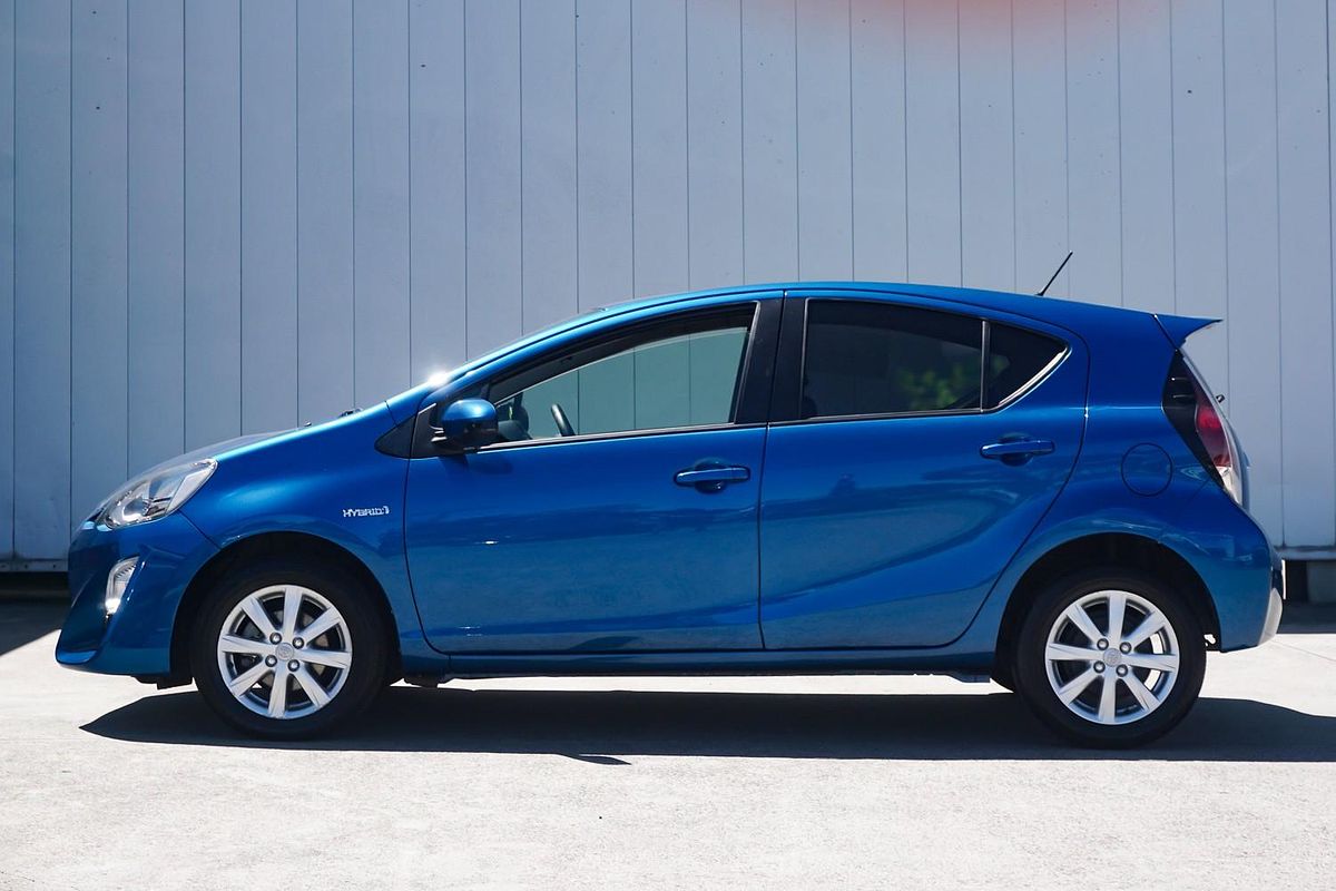 2015 Toyota Prius C i-Tech NHP10R