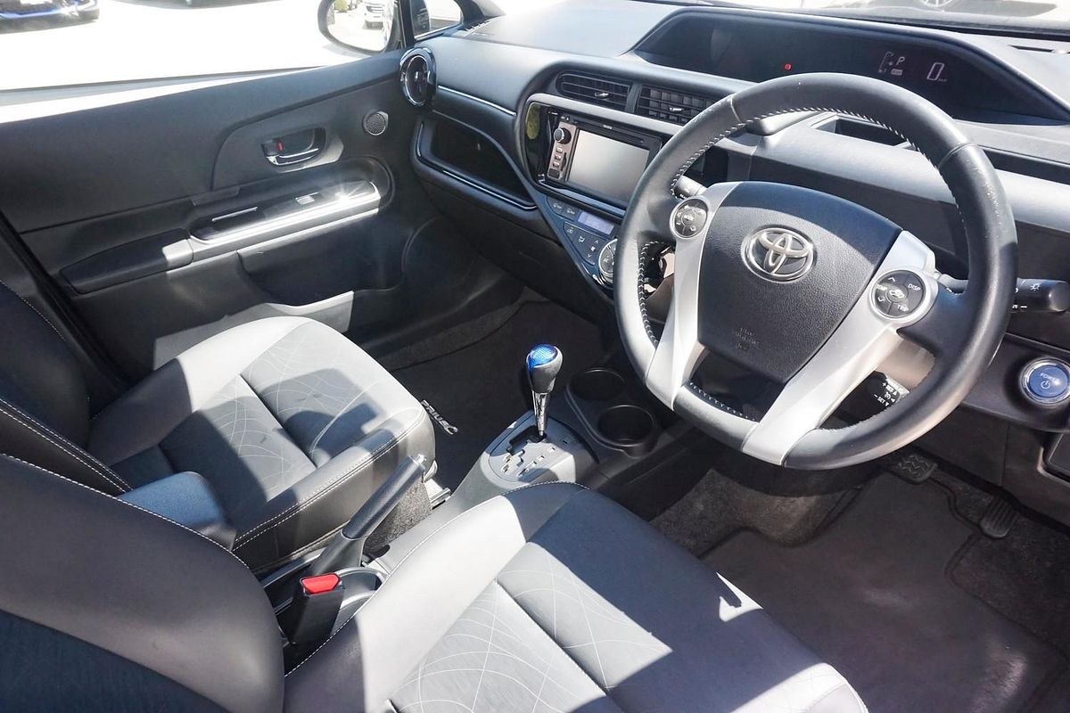 2015 Toyota Prius C i-Tech NHP10R