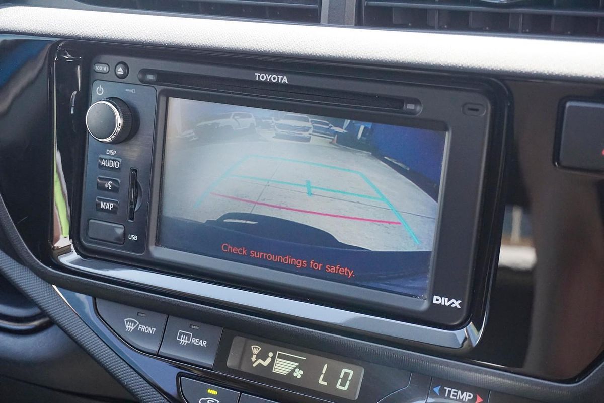 2015 Toyota Prius C i-Tech NHP10R
