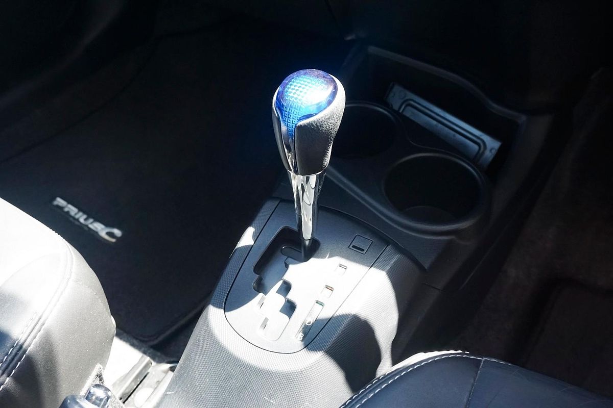 2015 Toyota Prius C i-Tech NHP10R