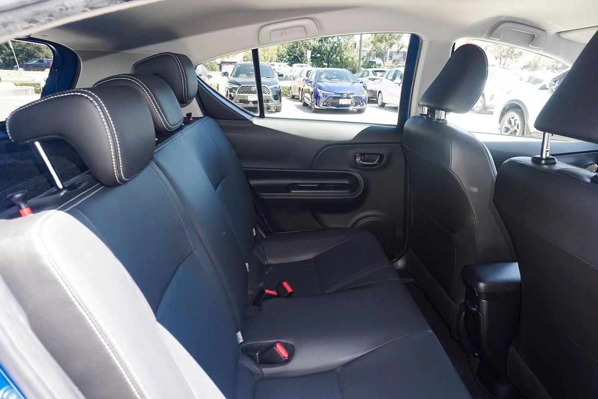 2015 Toyota Prius C i-Tech NHP10R