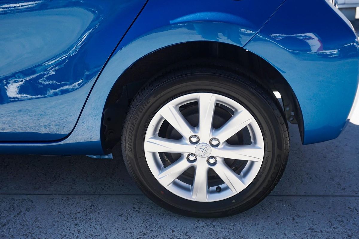 2015 Toyota Prius C i-Tech NHP10R