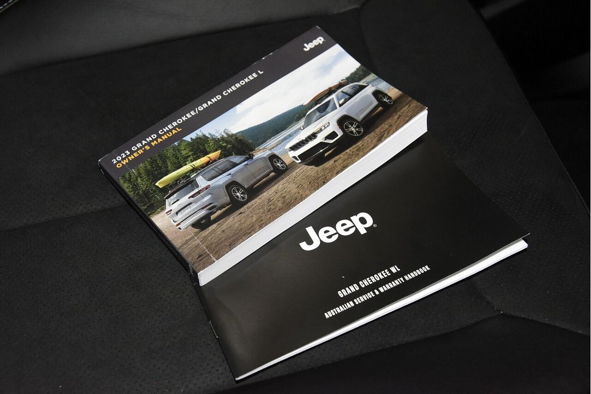 2023 Jeep Grand Cherokee Night Eagle WL