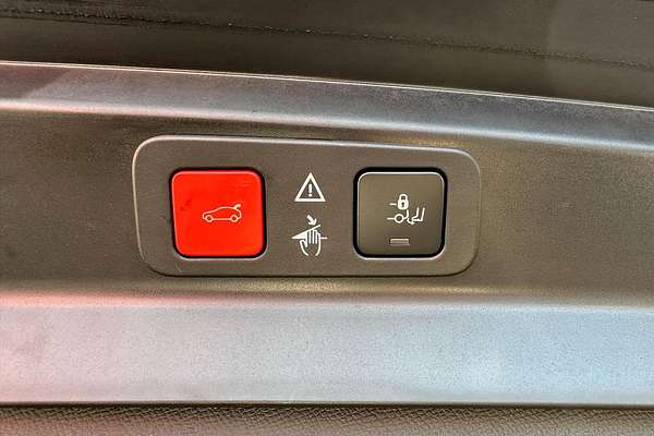 2022 Peugeot 5008 GT Sport P87
