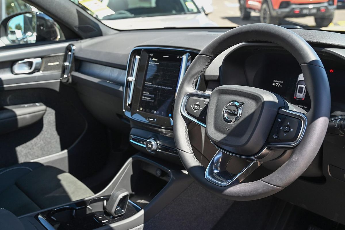 2024 Volvo EX40 Black Edition