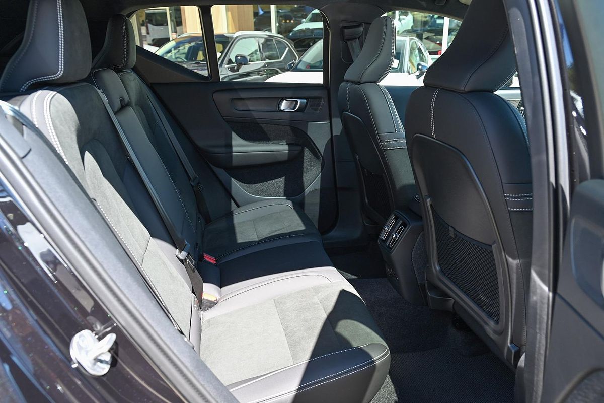 2024 Volvo EX40 Black Edition