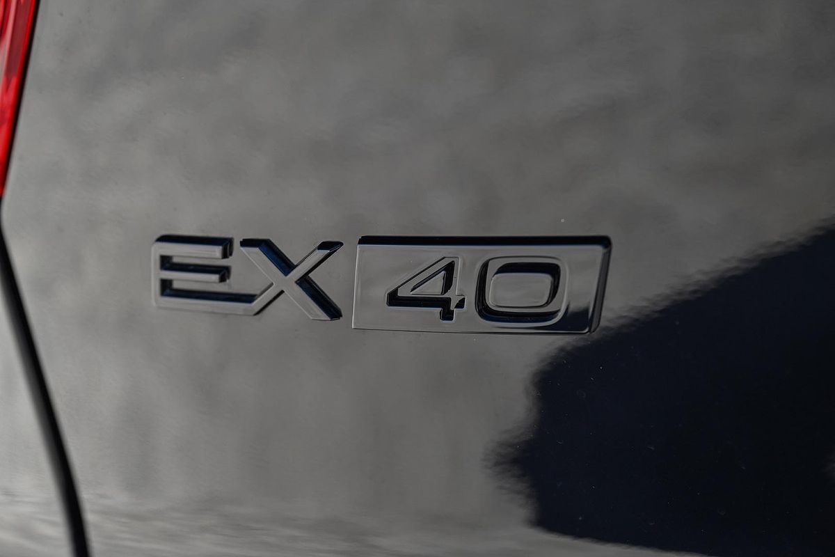 2024 Volvo EX40 Black Edition