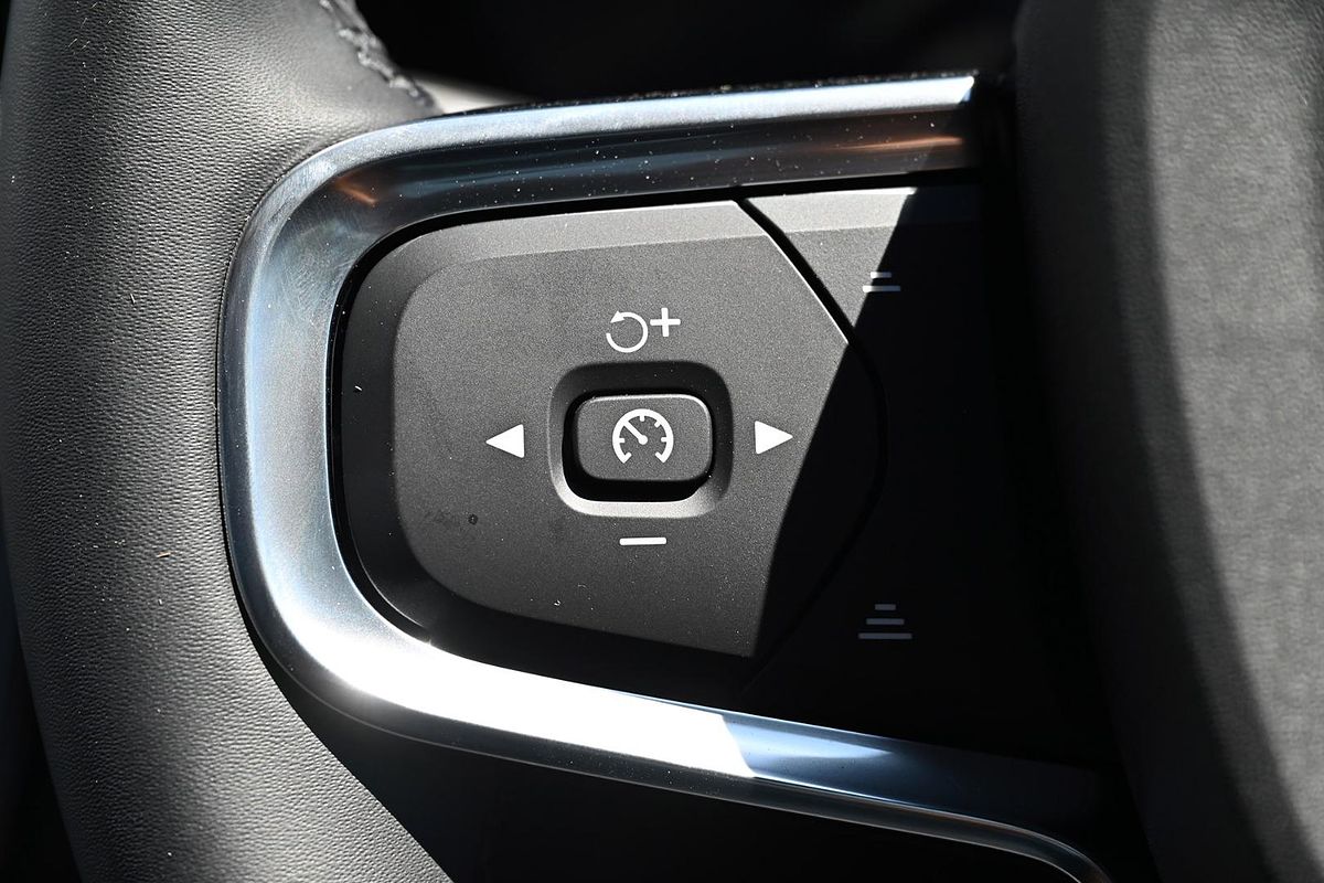 2024 Volvo EX40 Black Edition