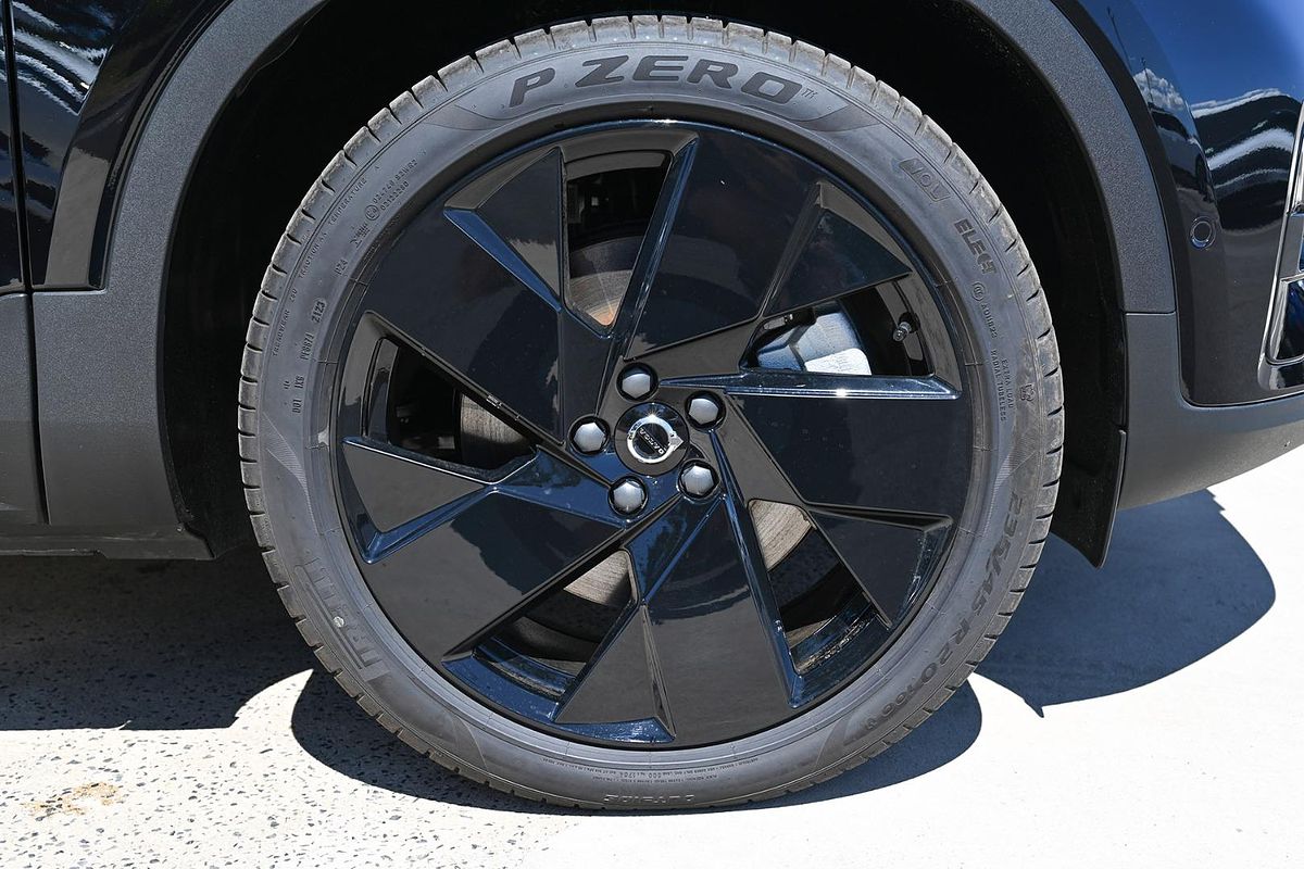 2024 Volvo EX40 Black Edition