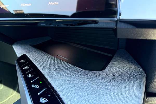 2024 Peugeot 3008 GT Premium Hybrid P64
