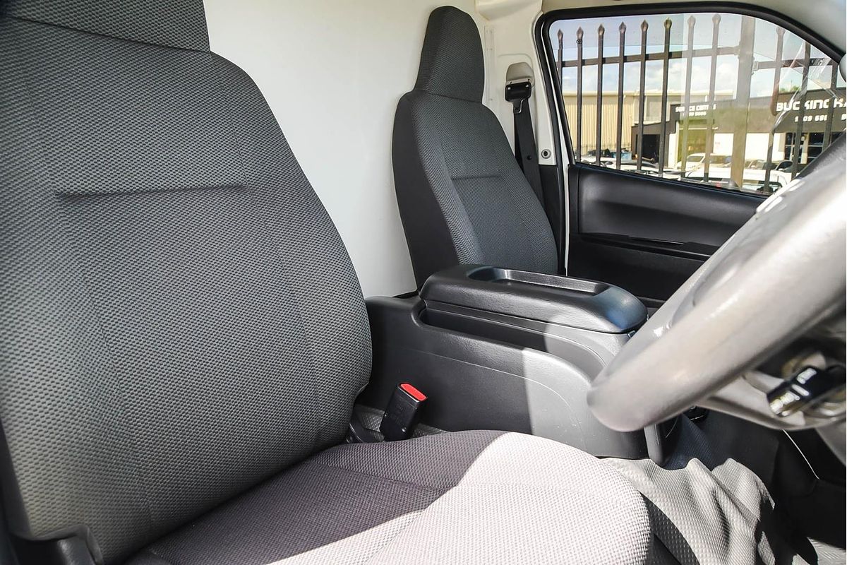 2016 Toyota Hiace TRH201R LWB