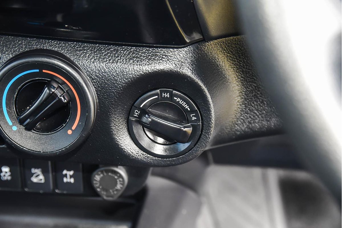 2018 Toyota Hilux SR GUN126R 4X4
