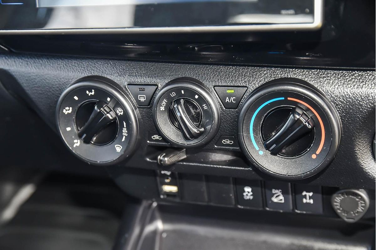 2018 Toyota Hilux SR GUN126R 4X4