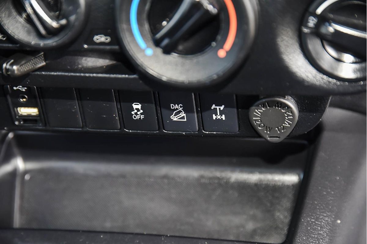 2018 Toyota Hilux SR GUN126R 4X4