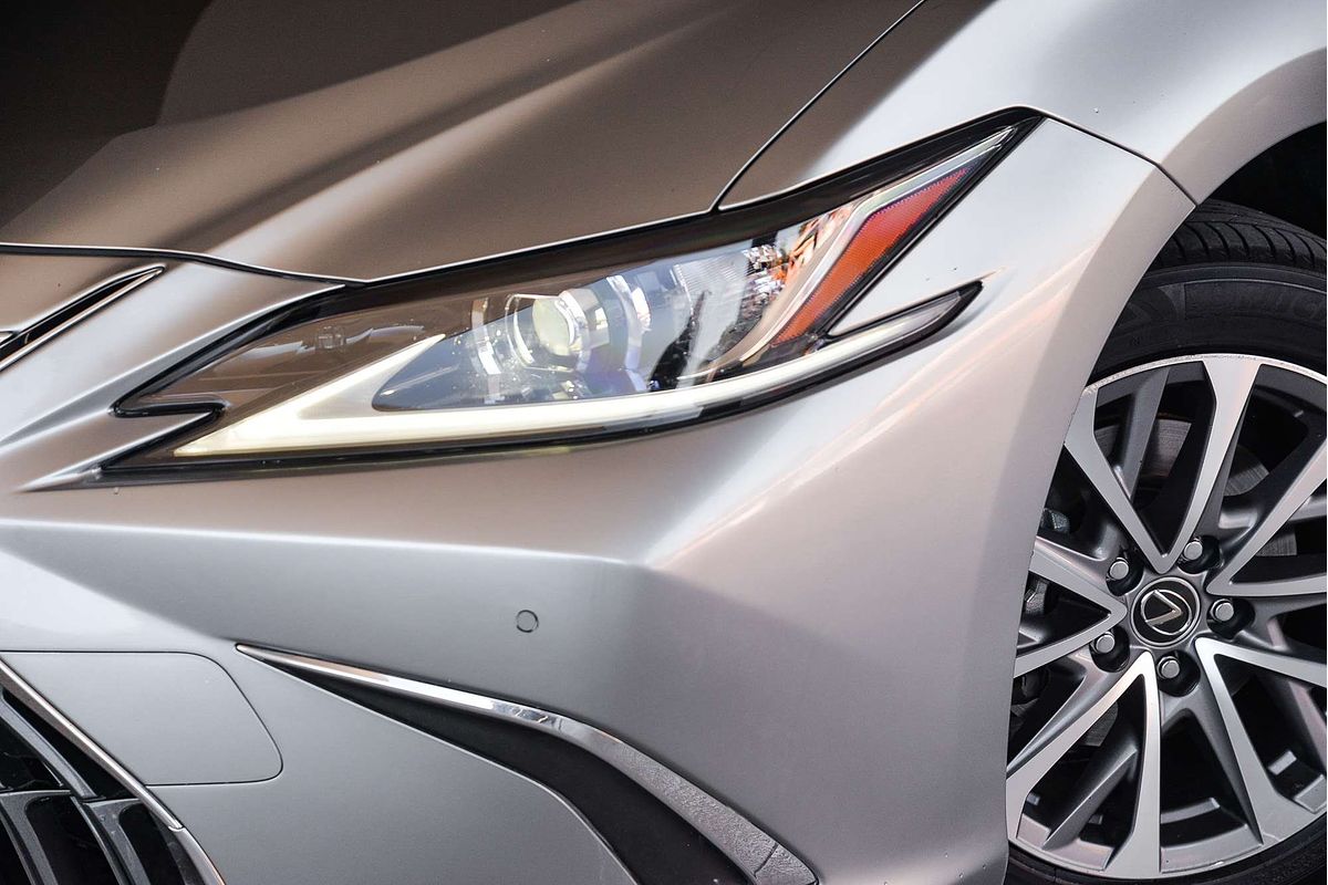 2021 Lexus ES ES300h Luxury AXZH10R