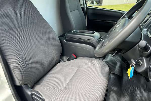 2017 Toyota Hiace KDH201R LWB