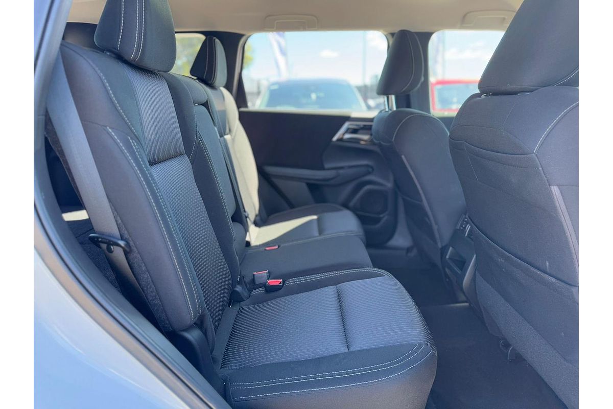 2023 Mitsubishi Outlander ES ZM