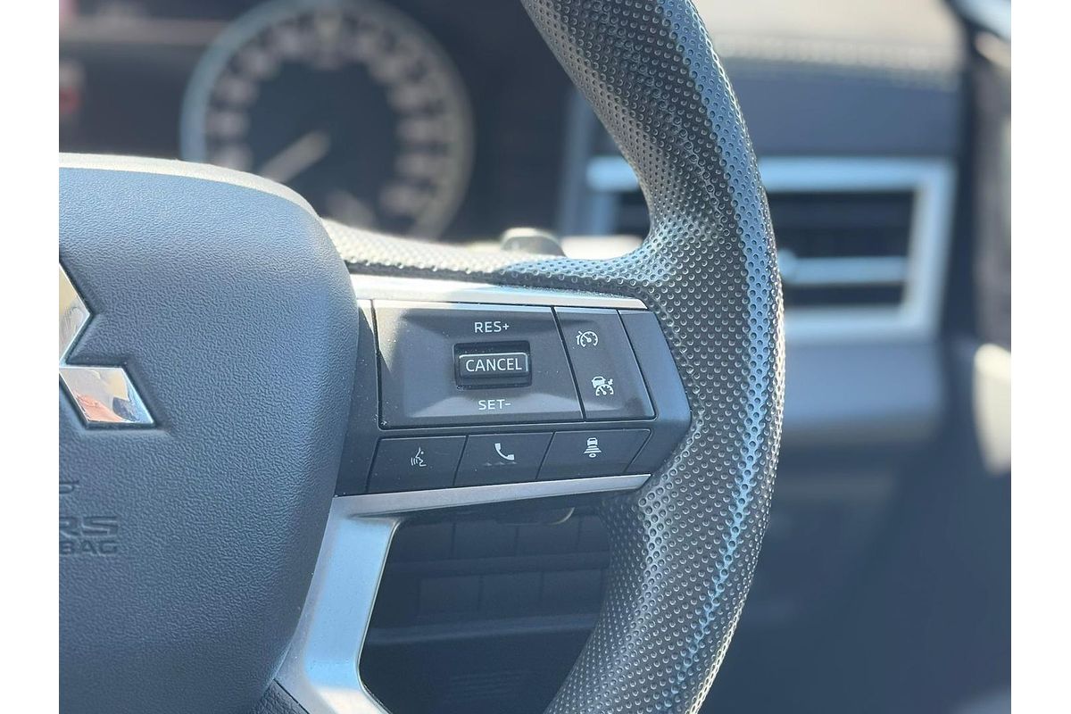 2023 Mitsubishi Outlander ES ZM