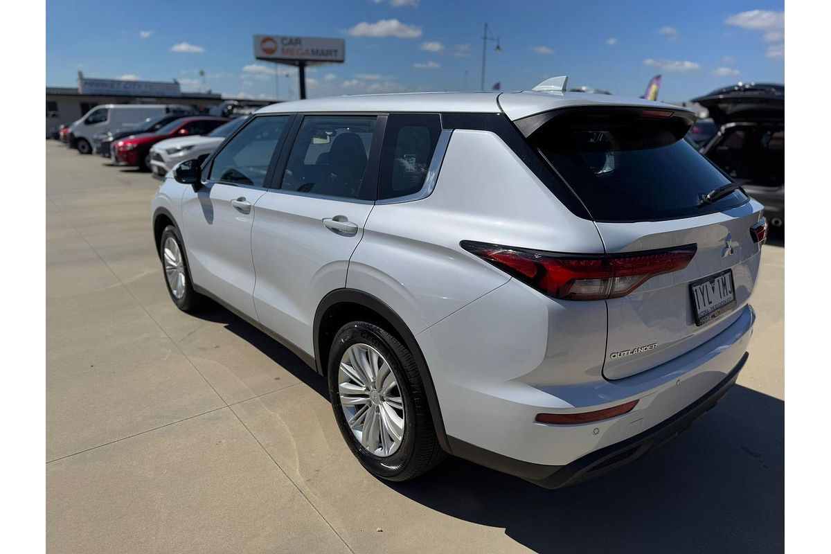 2023 Mitsubishi Outlander ES ZM