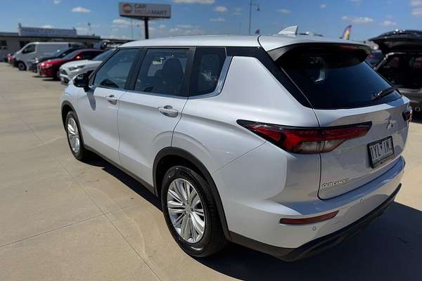 2023 Mitsubishi Outlander ES ZM