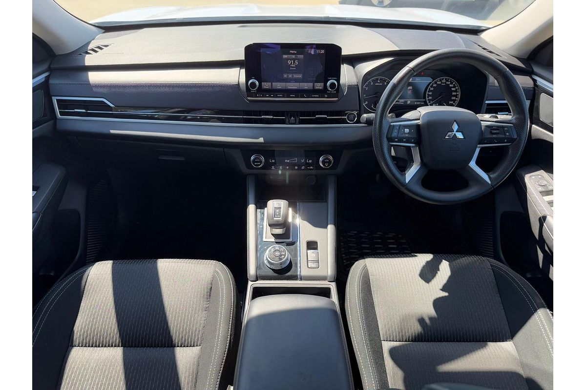 2023 Mitsubishi Outlander ES ZM