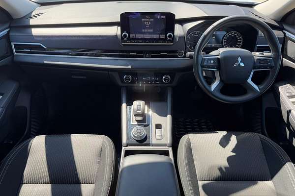 2023 Mitsubishi Outlander ES ZM