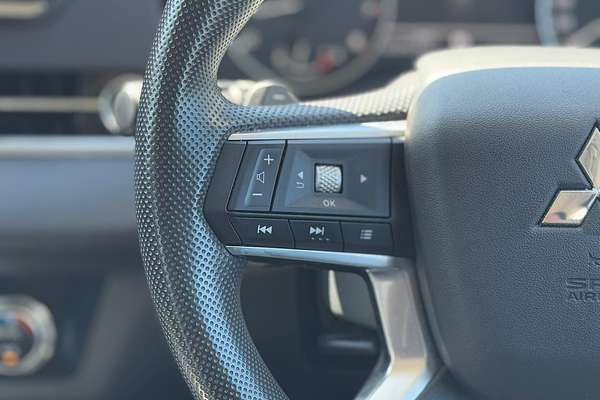 2023 Mitsubishi Outlander ES ZM