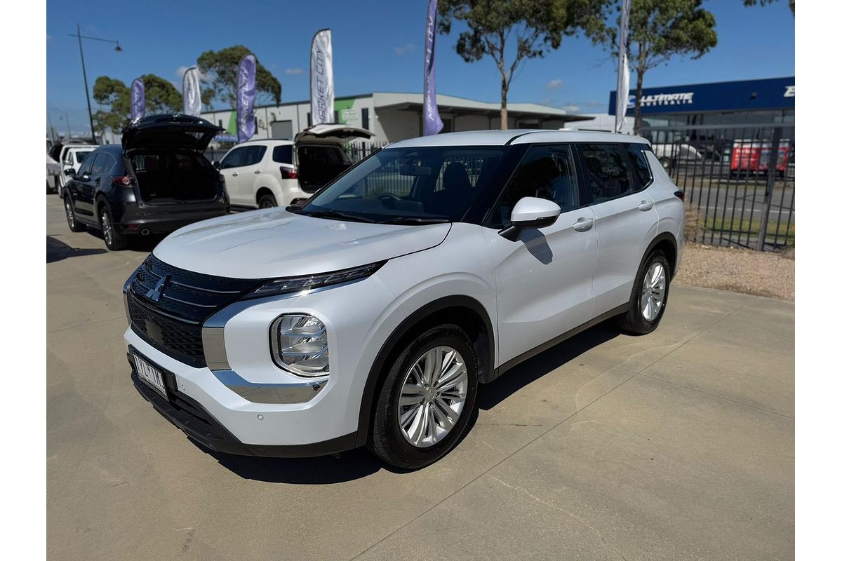 2023 Mitsubishi Outlander ES ZM