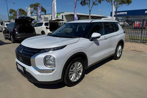 2023 Mitsubishi Outlander ES ZM