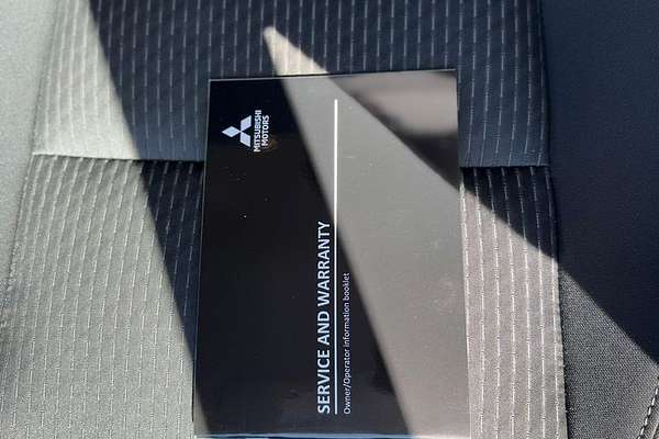 2023 Mitsubishi Outlander ES ZM