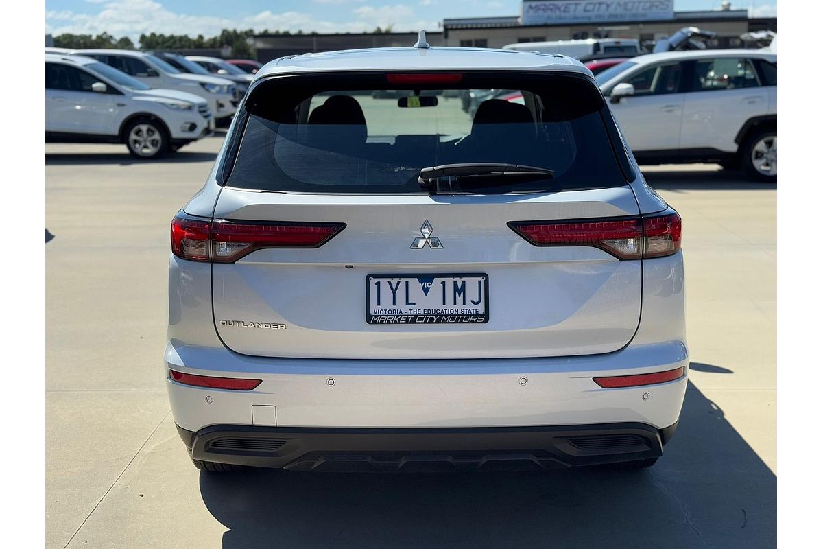 2023 Mitsubishi Outlander ES ZM