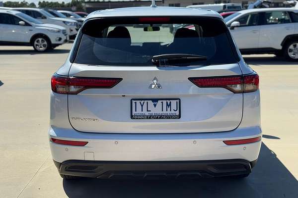 2023 Mitsubishi Outlander ES ZM