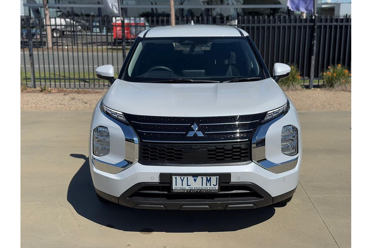2023 Mitsubishi Outlander ES ZM