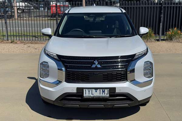 2023 Mitsubishi Outlander ES ZM