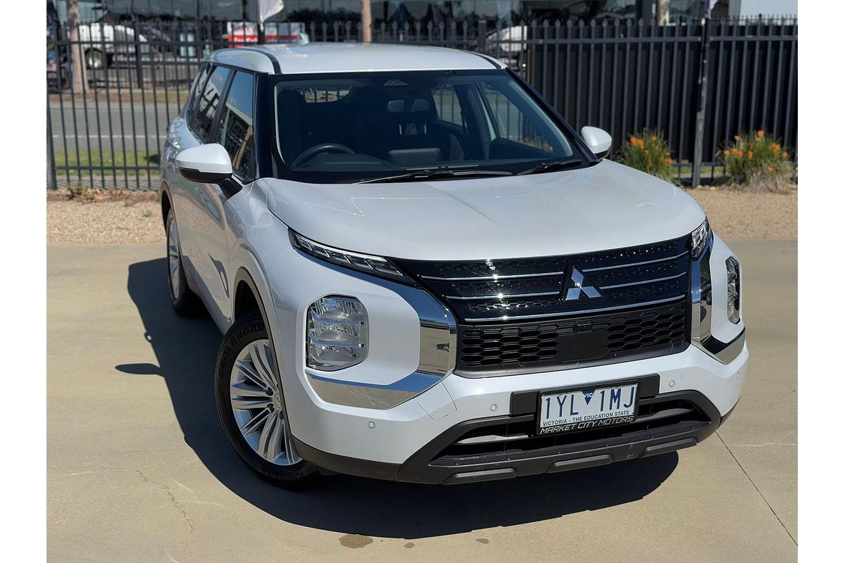 2023 Mitsubishi Outlander ES ZM
