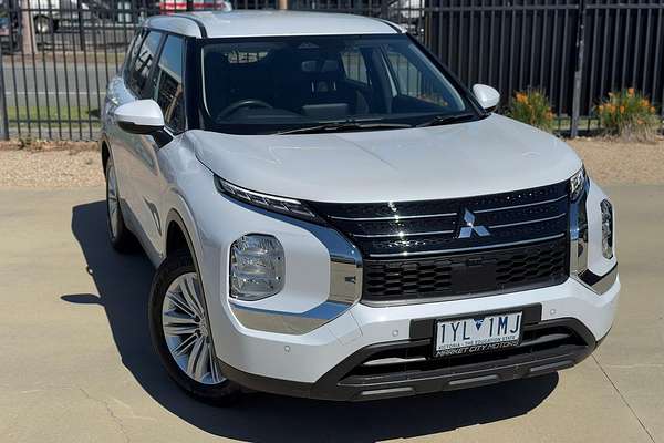 2023 Mitsubishi Outlander ES ZM