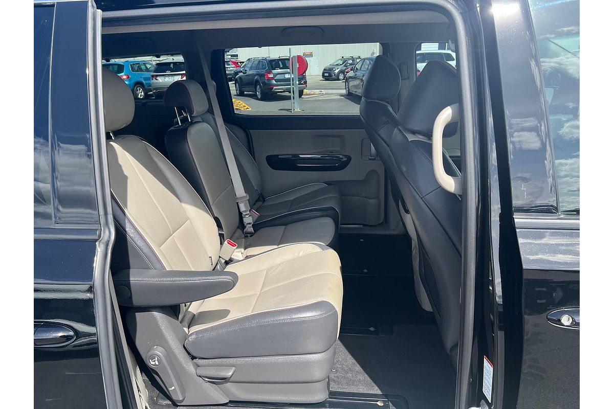 2017 Kia Carnival Platinum YP