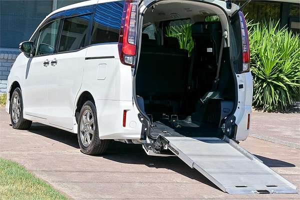 2016 Toyota Esquire Welcab ZRR80
