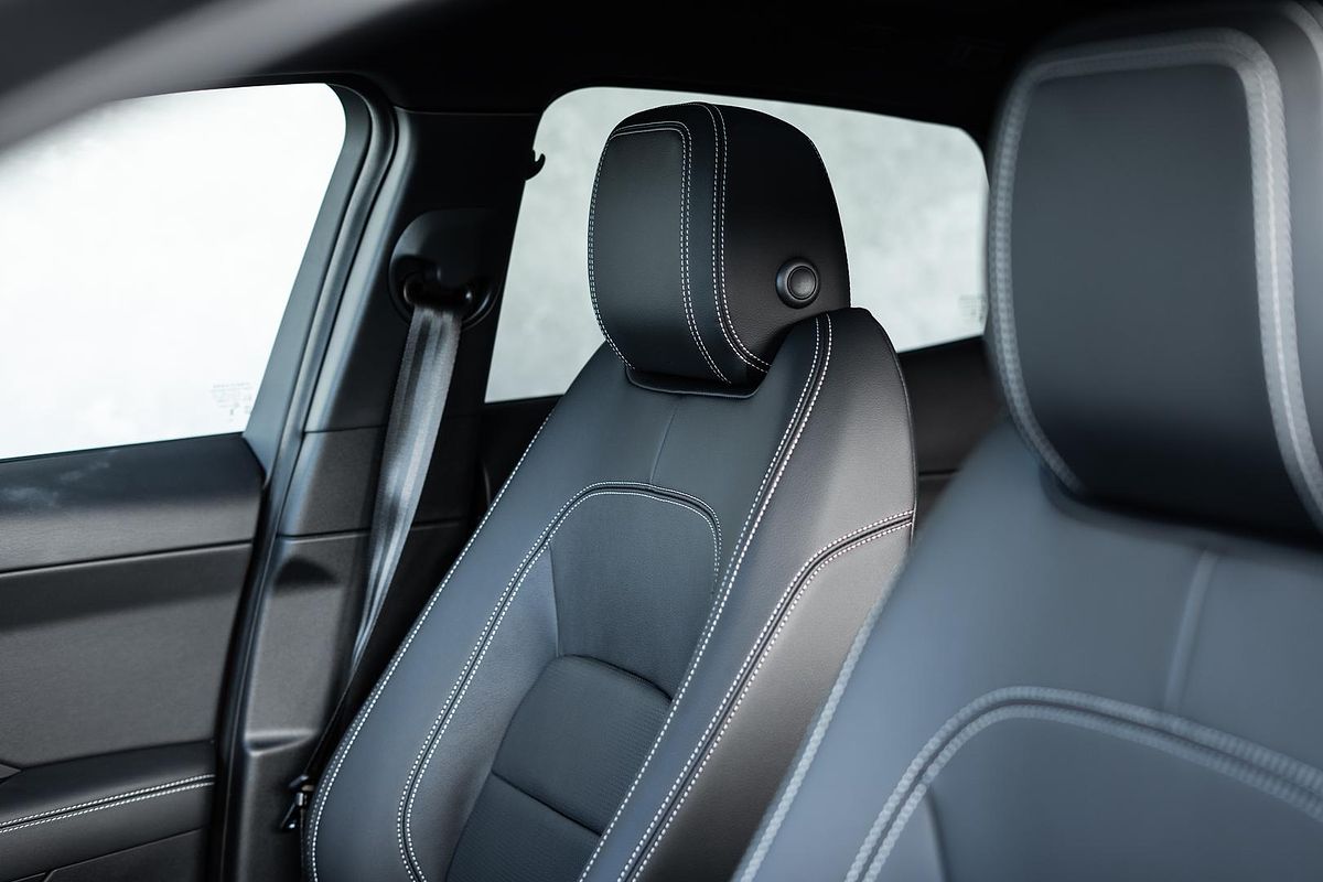 2024 Jaguar E-PACE P250 R-Dynamic SE X540