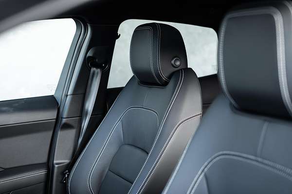 2024 Jaguar E-PACE P250 R-Dynamic SE X540