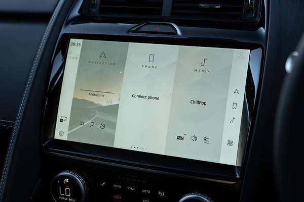 2024 Jaguar E-PACE P250 R-Dynamic SE X540