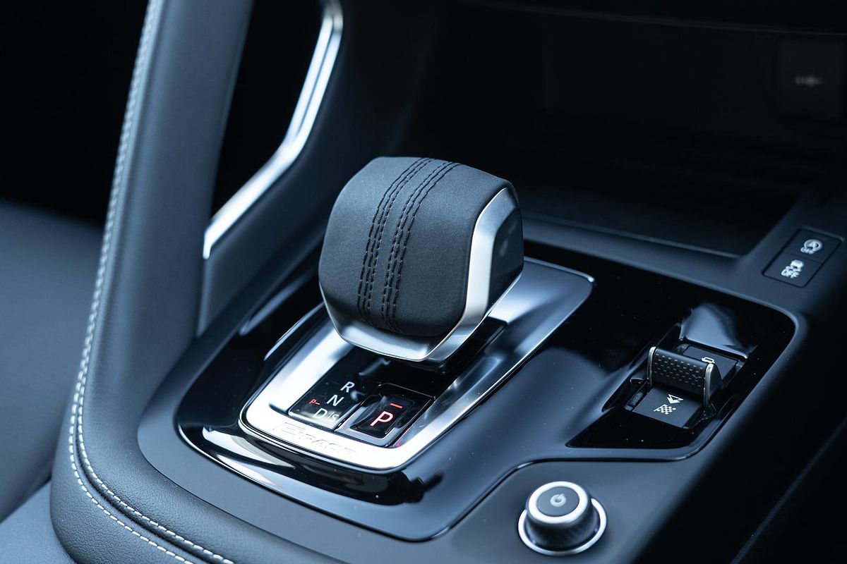 2024 Jaguar E-PACE P250 R-Dynamic SE X540