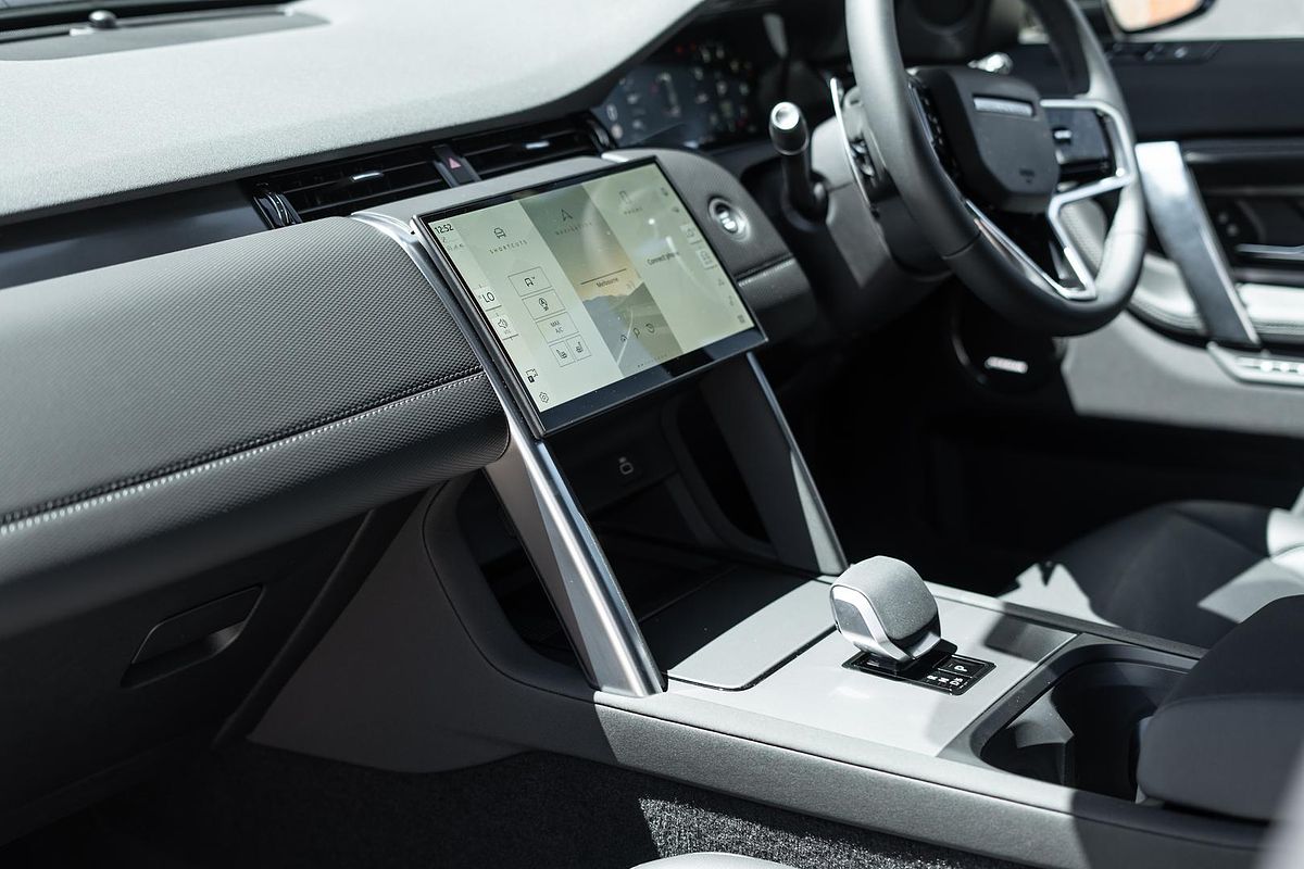 2024 Land Rover Discovery Sport P250 Dynamic SE L550