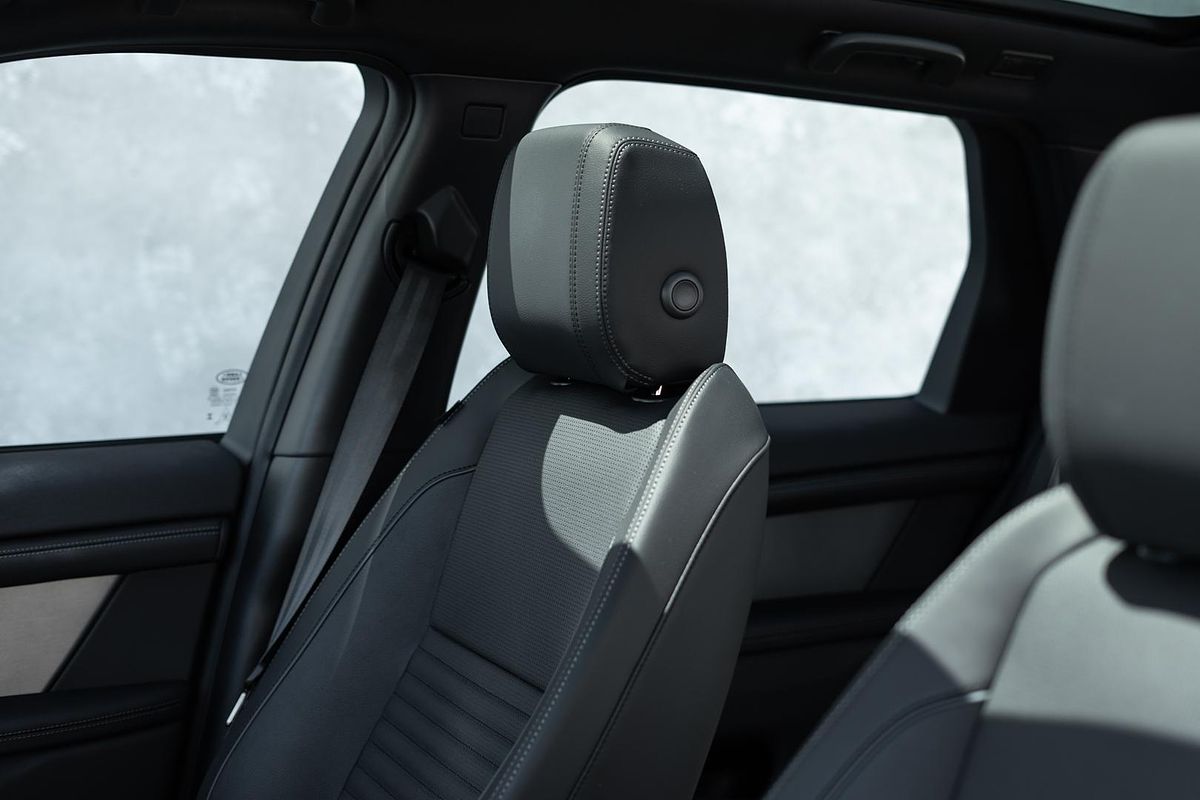 2024 Land Rover Discovery Sport P250 Dynamic SE L550