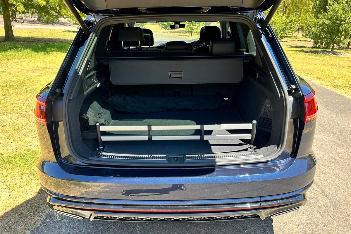2024 Volkswagen Touareg 210TDI R-Line RC