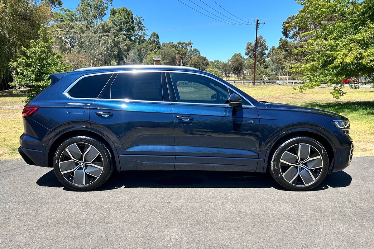 2024 Volkswagen Touareg 210TDI R-Line RC