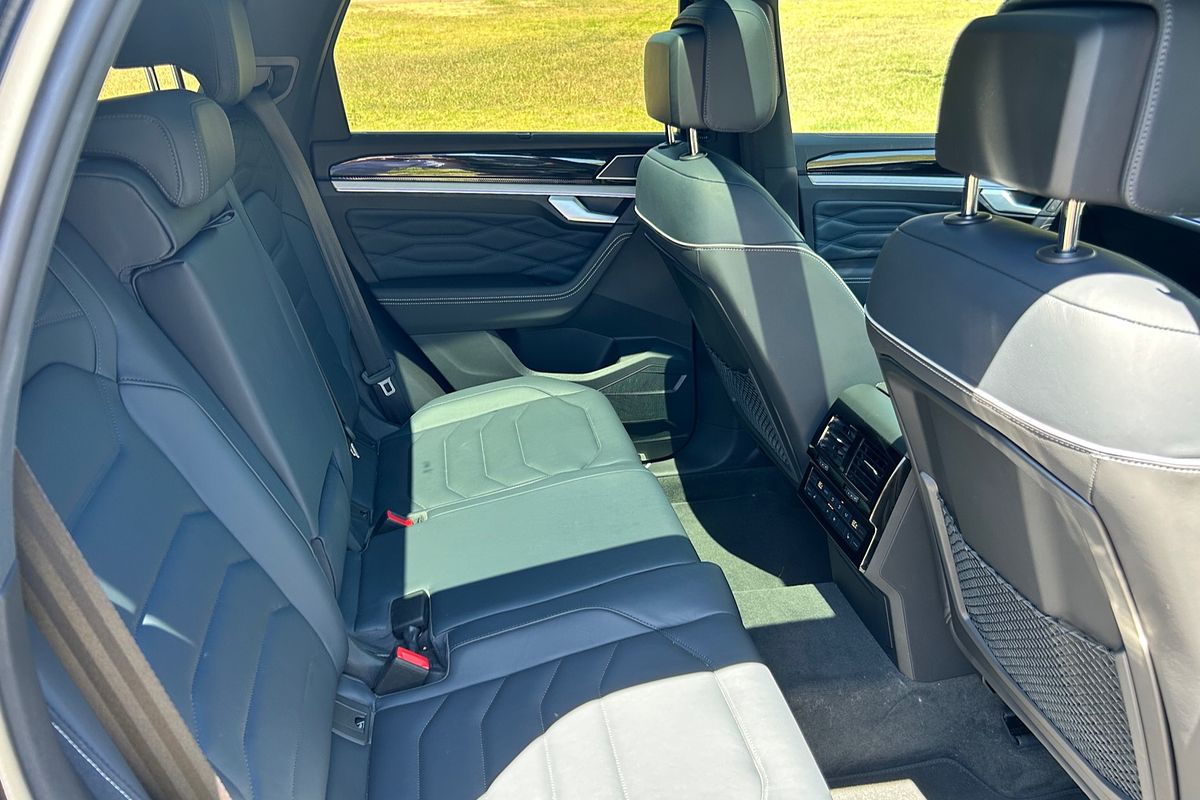 2024 Volkswagen Touareg 210TDI R-Line RC