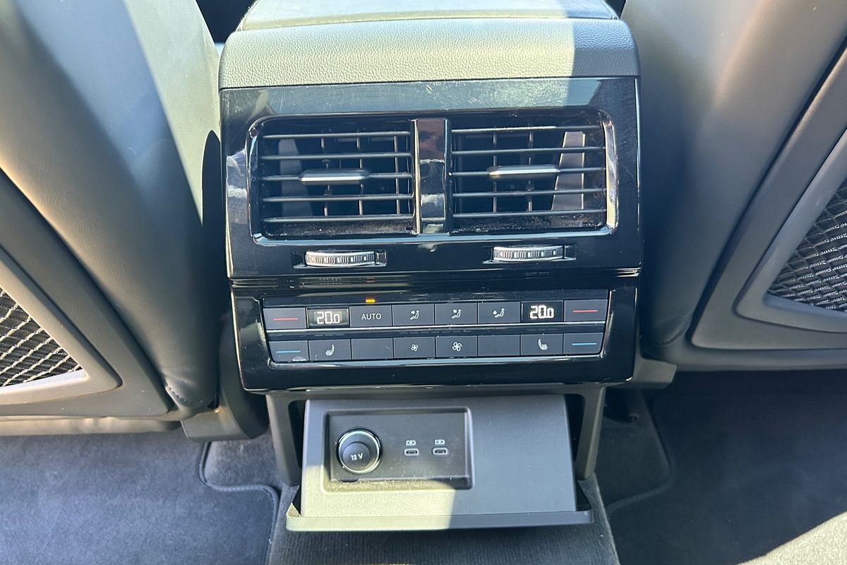 2024 Volkswagen Touareg 210TDI R-Line RC